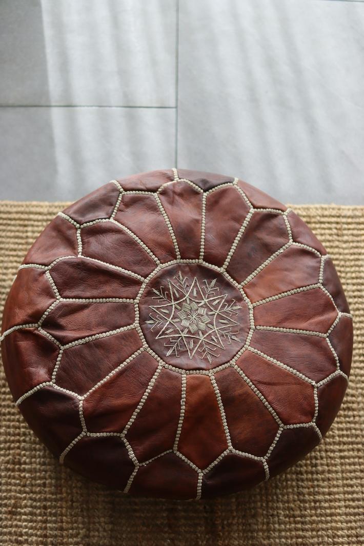 Gâteau algérien Ziri sur une assiette décorative